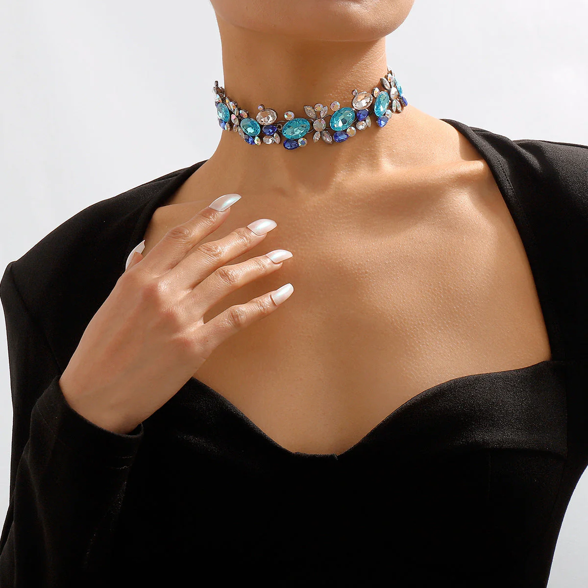 Temperamental Minority Imitation Diamond Popular Necklace Light Luxury Heavy Industry Alloy Clavicle Chain - Image 3