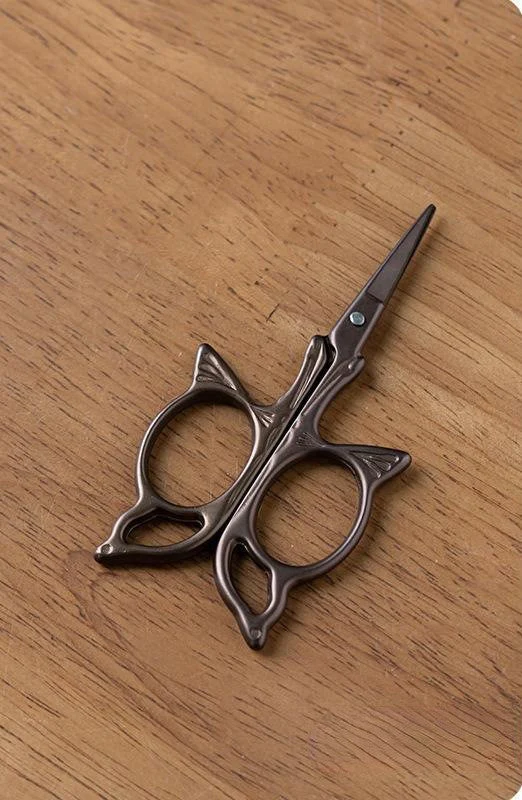 Vintage Style Embroidery Scissors with Random Brocade Sheath - Image 5