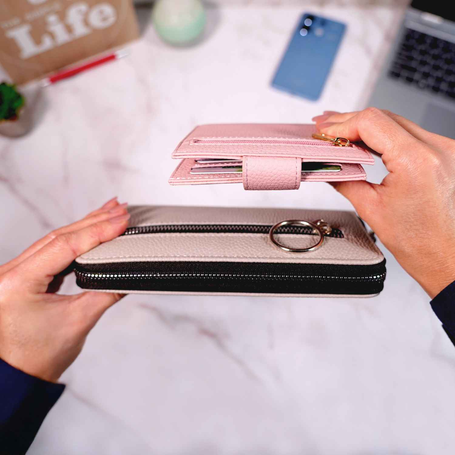 Women's AirTag Wallet Deluxe Smart VN300 - Image 4